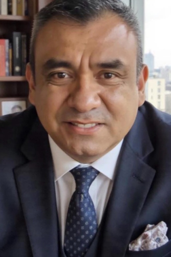 Cruise Brothers Travel Agent Dionicio Bárcenas
